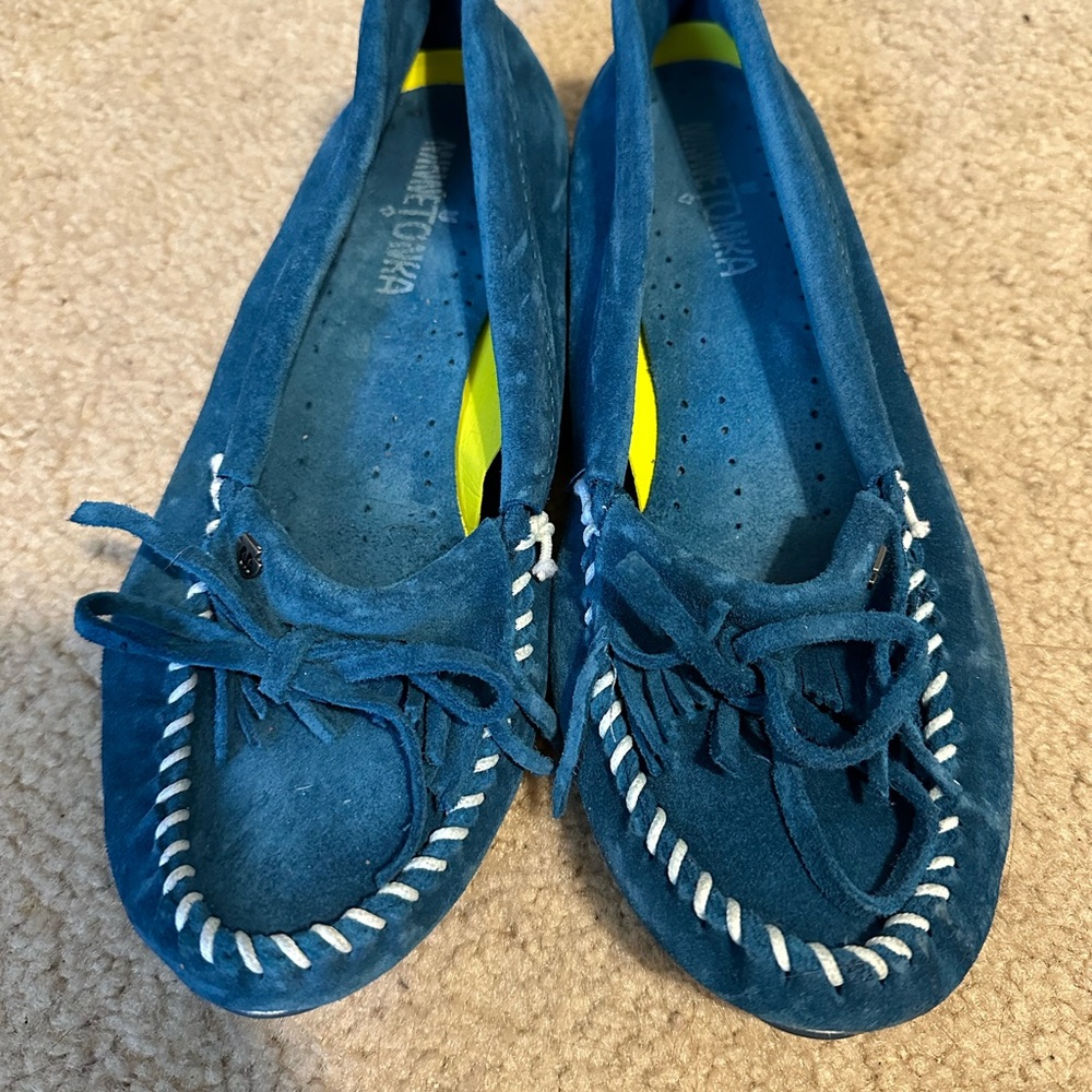 Minnetonka Bright blue Kilty Moccasins